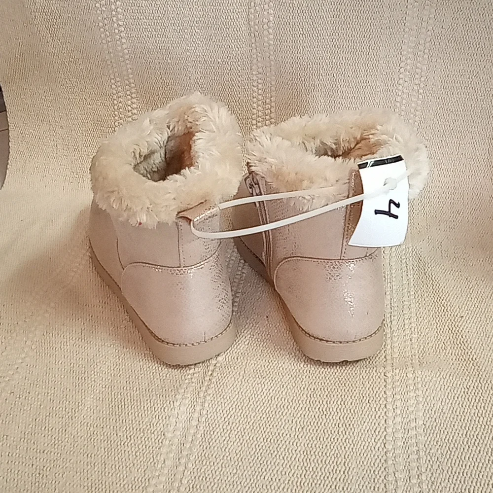 Nwot pink metallic booties